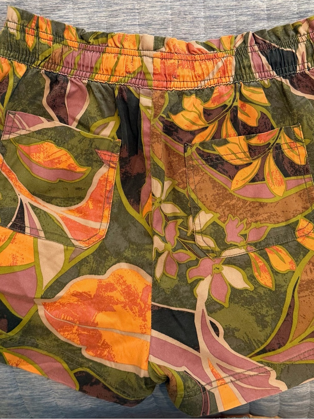 Cynthia Rowley Olive Green Multi Floral Pull-On Shorts - Picture 3 of 3